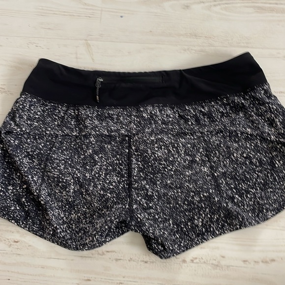 lululemon speed up shorts - Picture 2 of 3